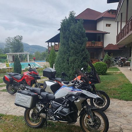 Gasthaus Etno Selo Vrelo & Camping Berane Exterior foto