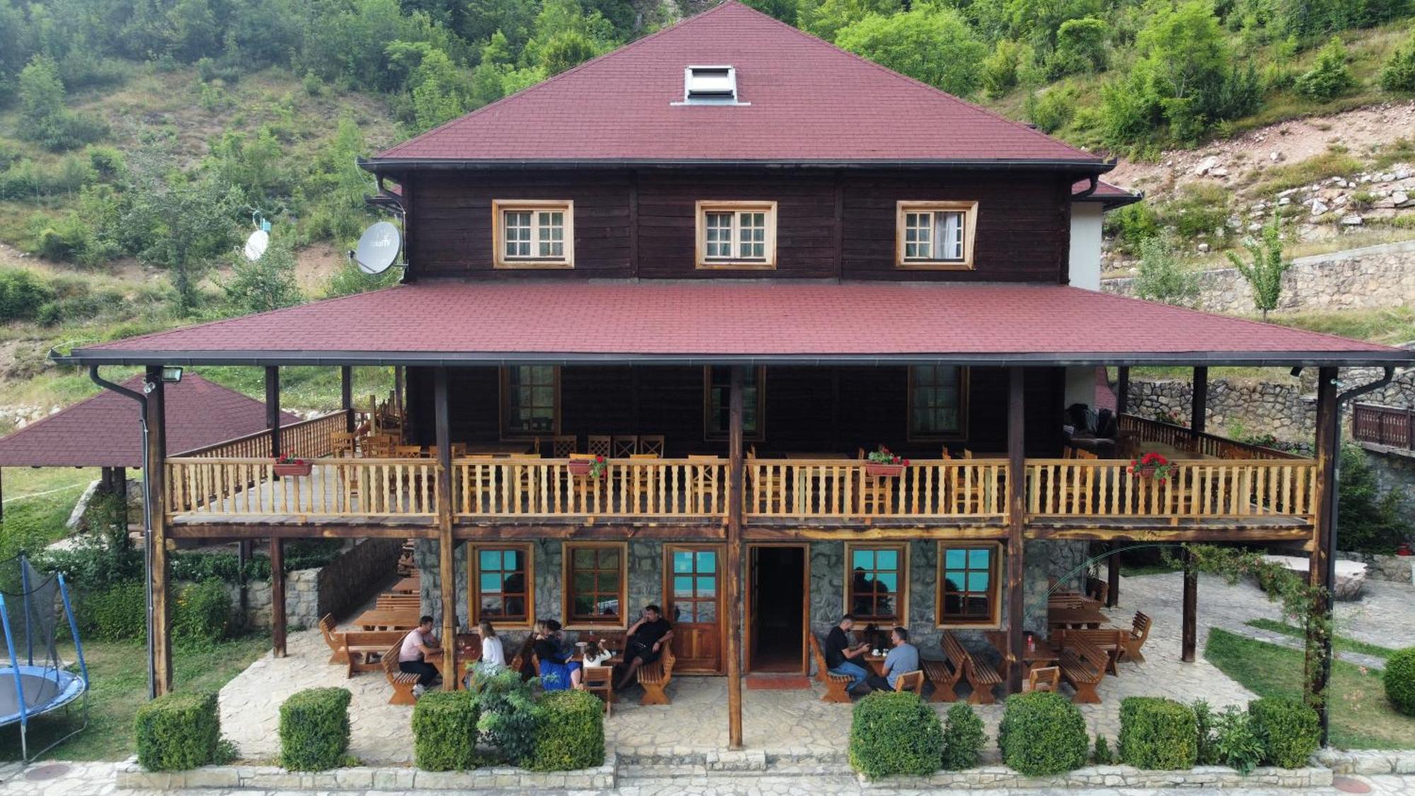 Gasthaus Etno Selo Vrelo & Camping Berane Exterior foto