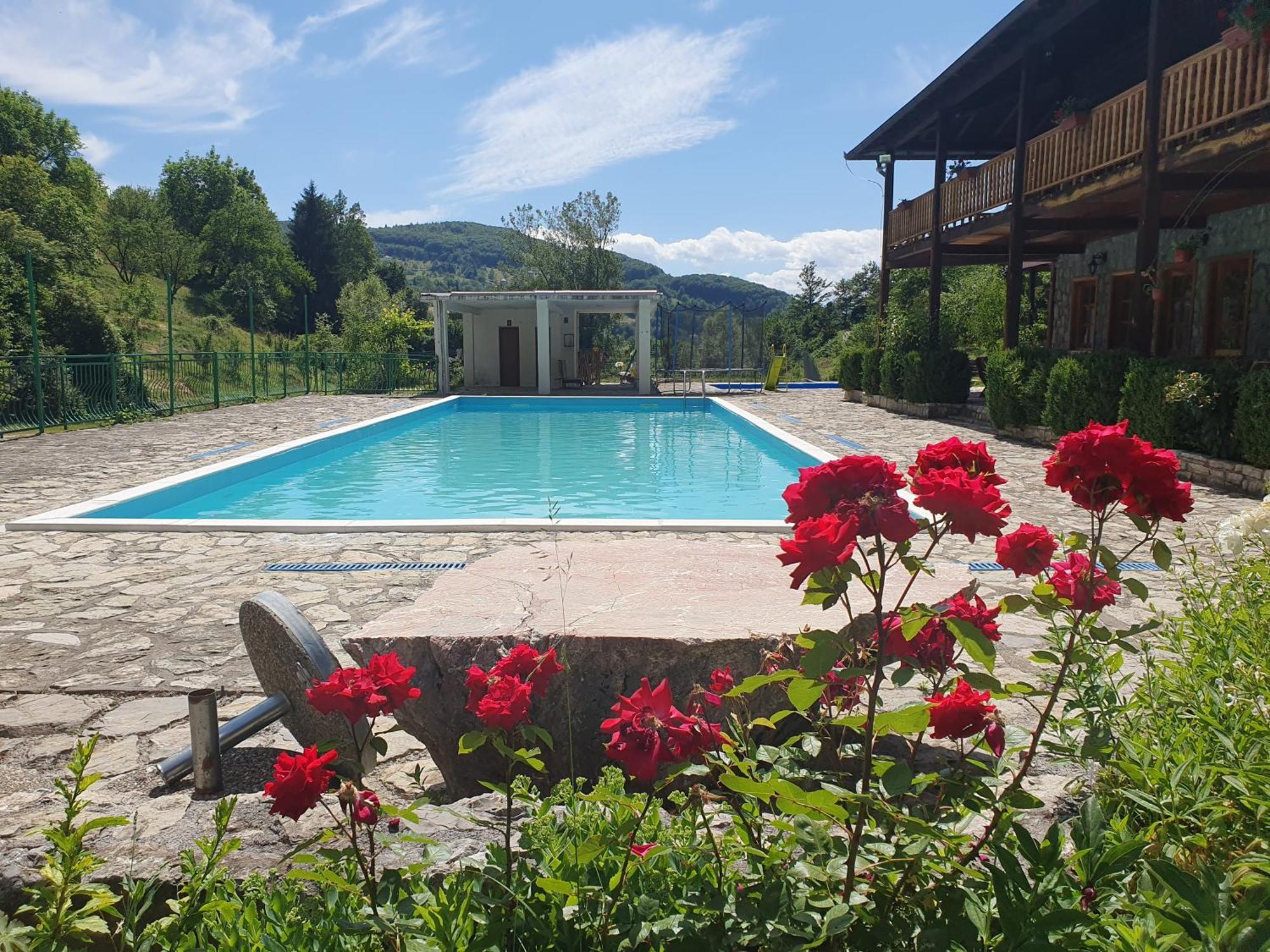Gasthaus Etno Selo Vrelo & Camping Berane Exterior foto