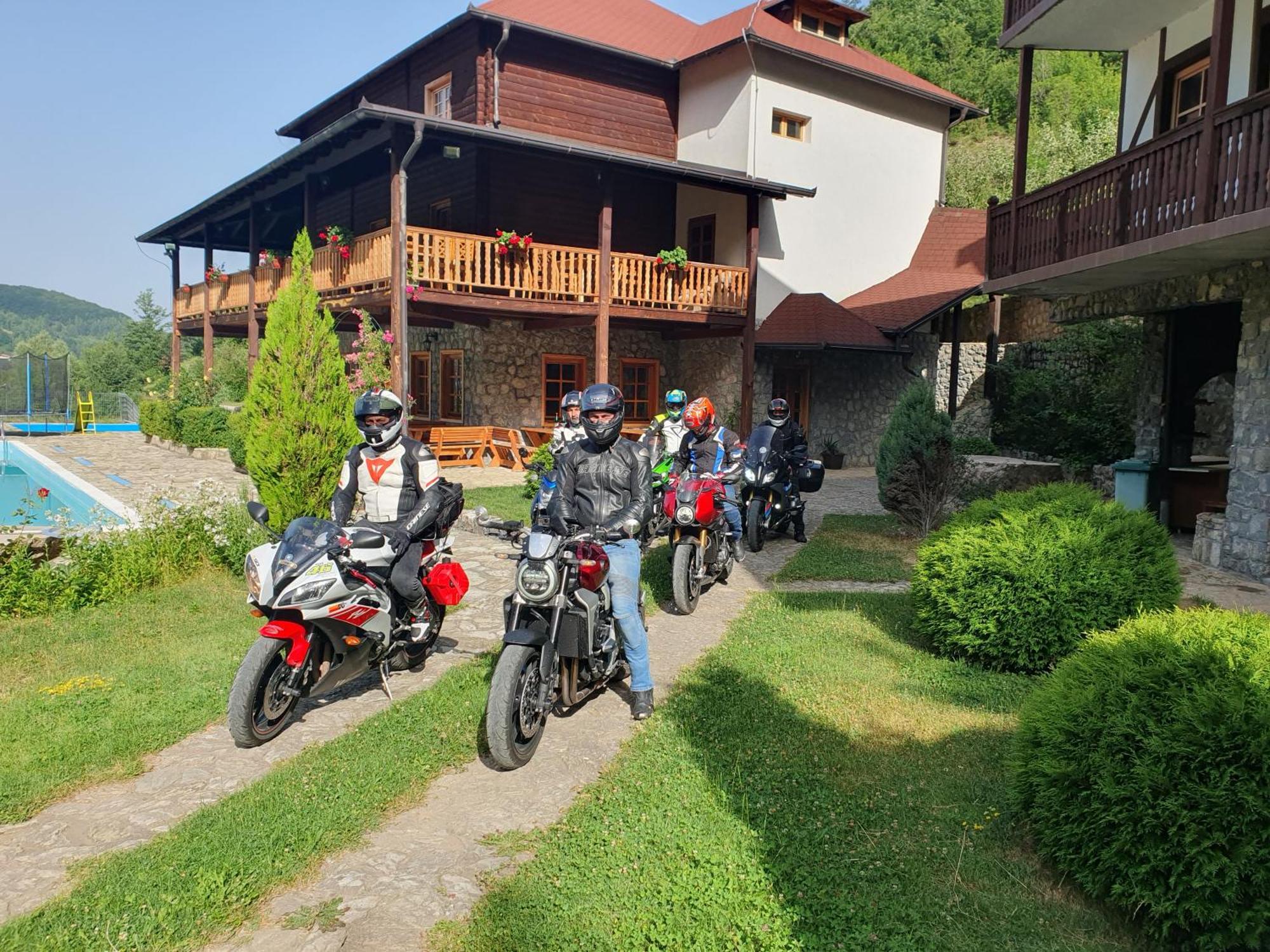 Gasthaus Etno Selo Vrelo & Camping Berane Exterior foto