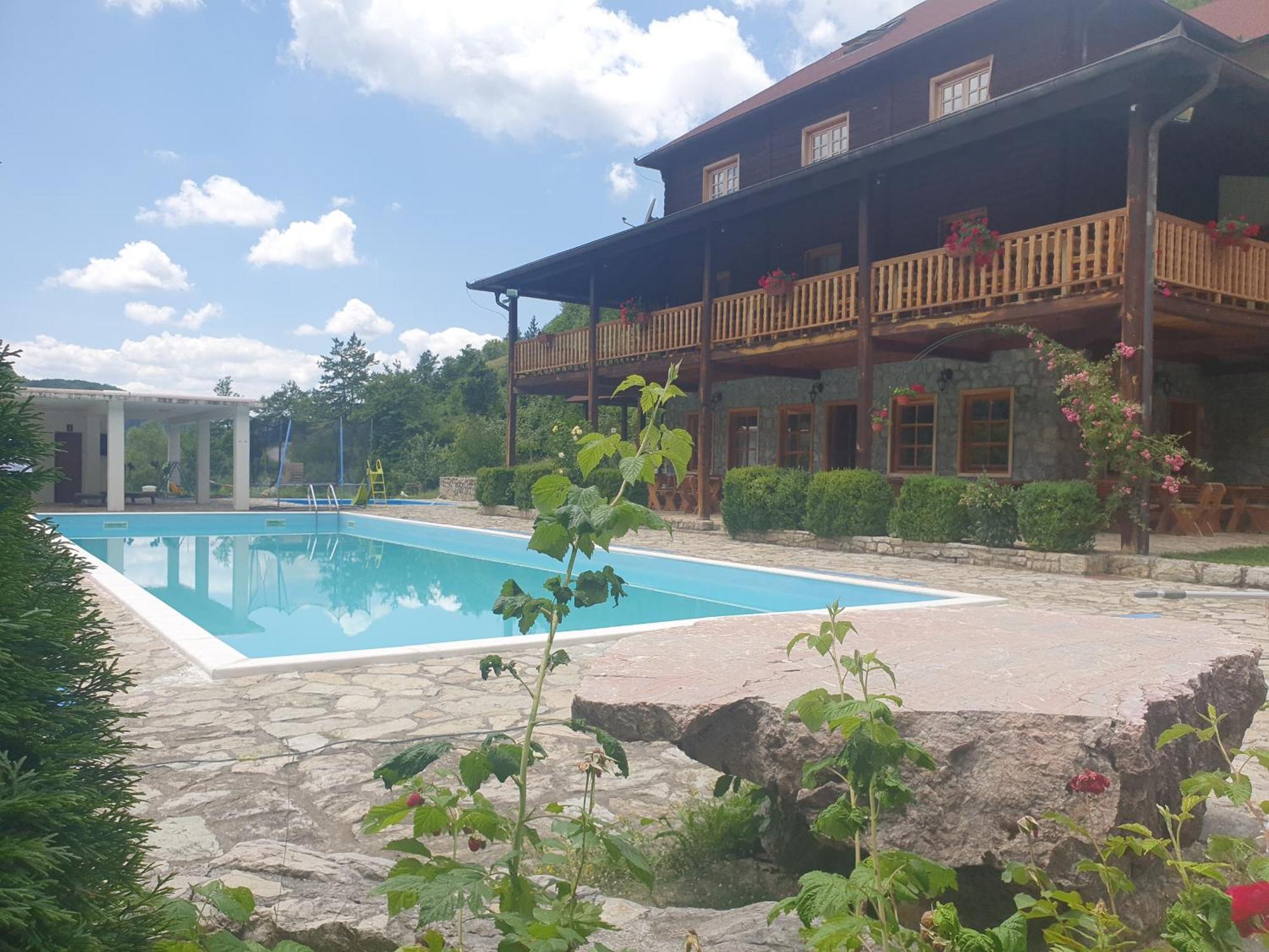 Gasthaus Etno Selo Vrelo & Camping Berane Exterior foto
