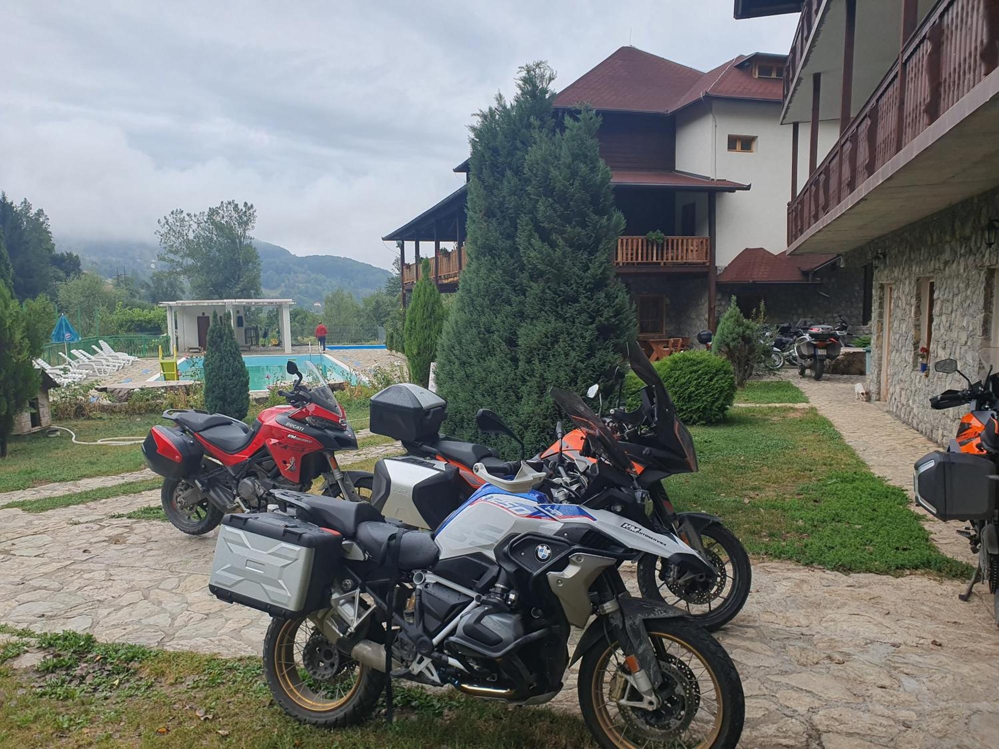Gasthaus Etno Selo Vrelo & Camping Berane Exterior foto