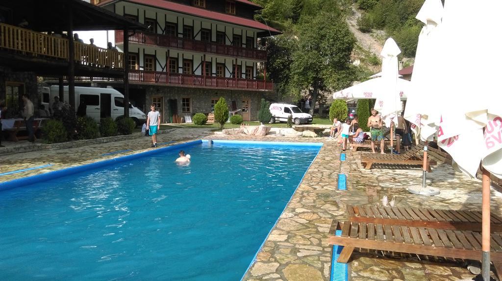 Gasthaus Etno Selo Vrelo & Camping Berane Exterior foto