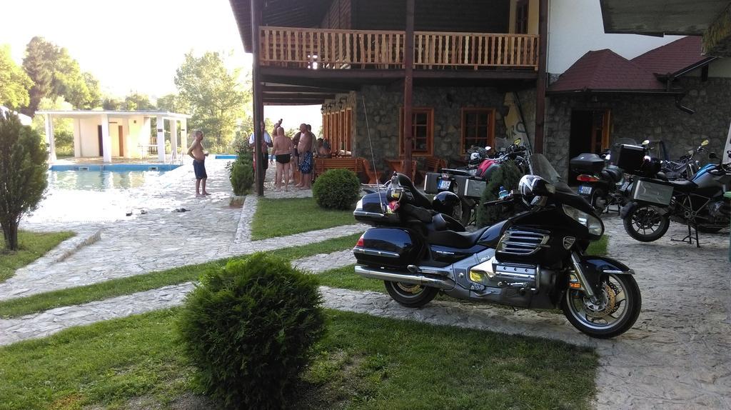 Gasthaus Etno Selo Vrelo & Camping Berane Exterior foto