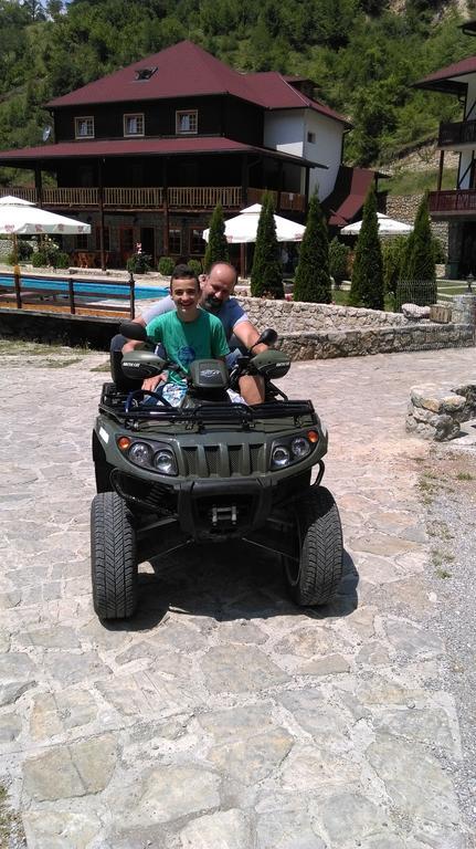Gasthaus Etno Selo Vrelo & Camping Berane Exterior foto