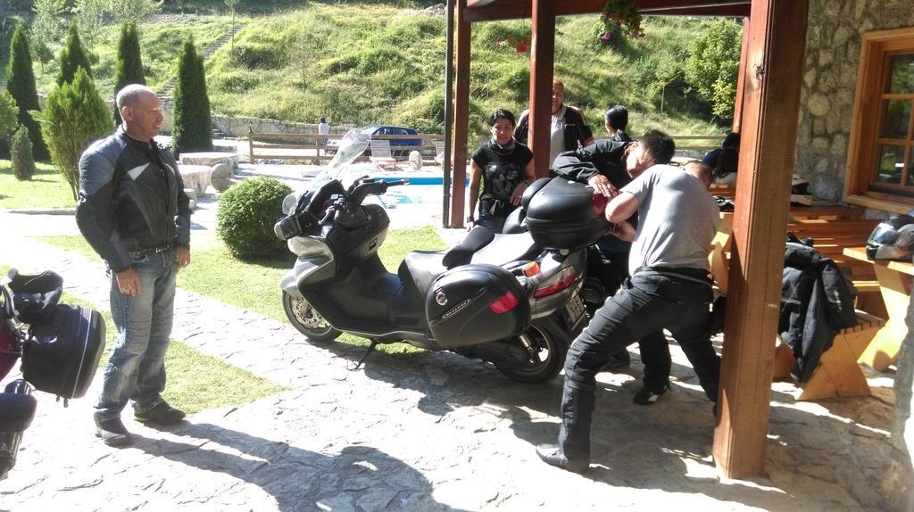 Gasthaus Etno Selo Vrelo & Camping Berane Exterior foto