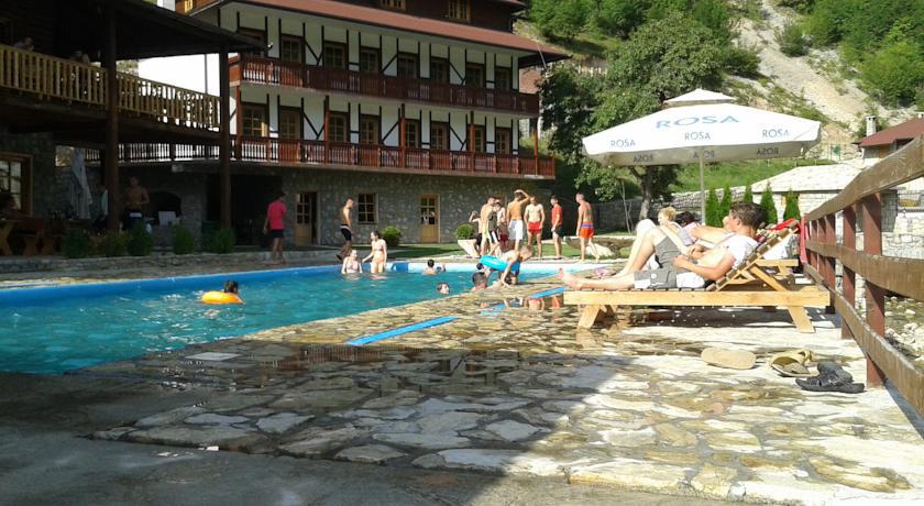 Gasthaus Etno Selo Vrelo & Camping Berane Exterior foto