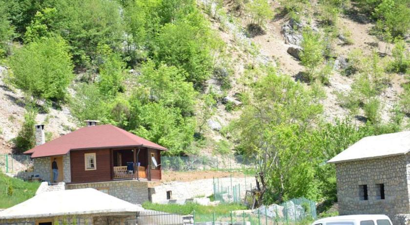 Gasthaus Etno Selo Vrelo & Camping Berane Exterior foto